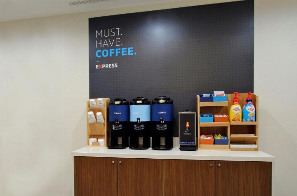 Holiday Inn Express Las Vegas South image 20