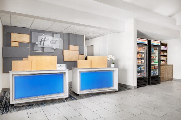 Holiday Inn Express Las Vegas South image 4